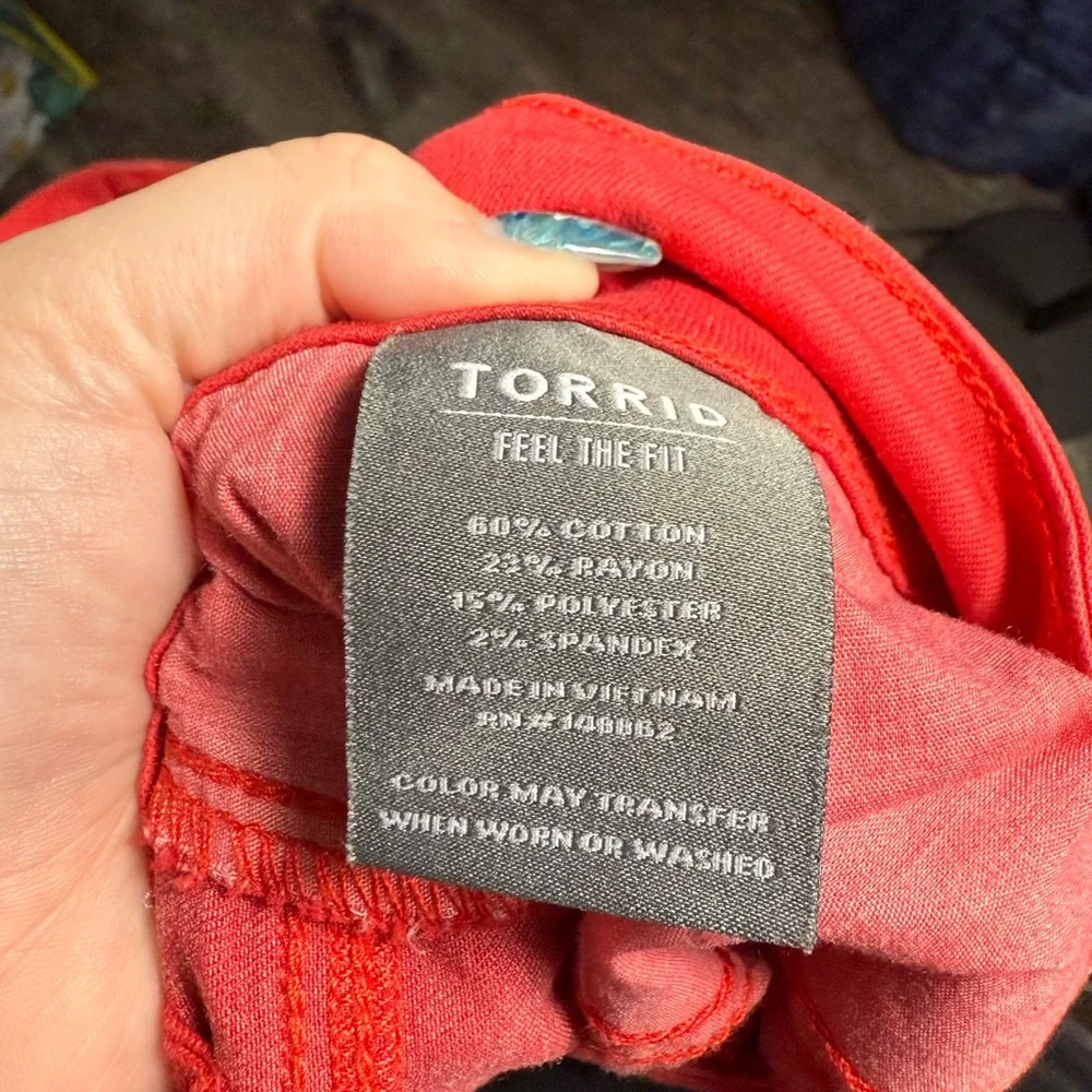 Torrid Women’s Super Soft Red 3 Button‎ Crop Jegging Plus Size 24 - Picture 5 of 8